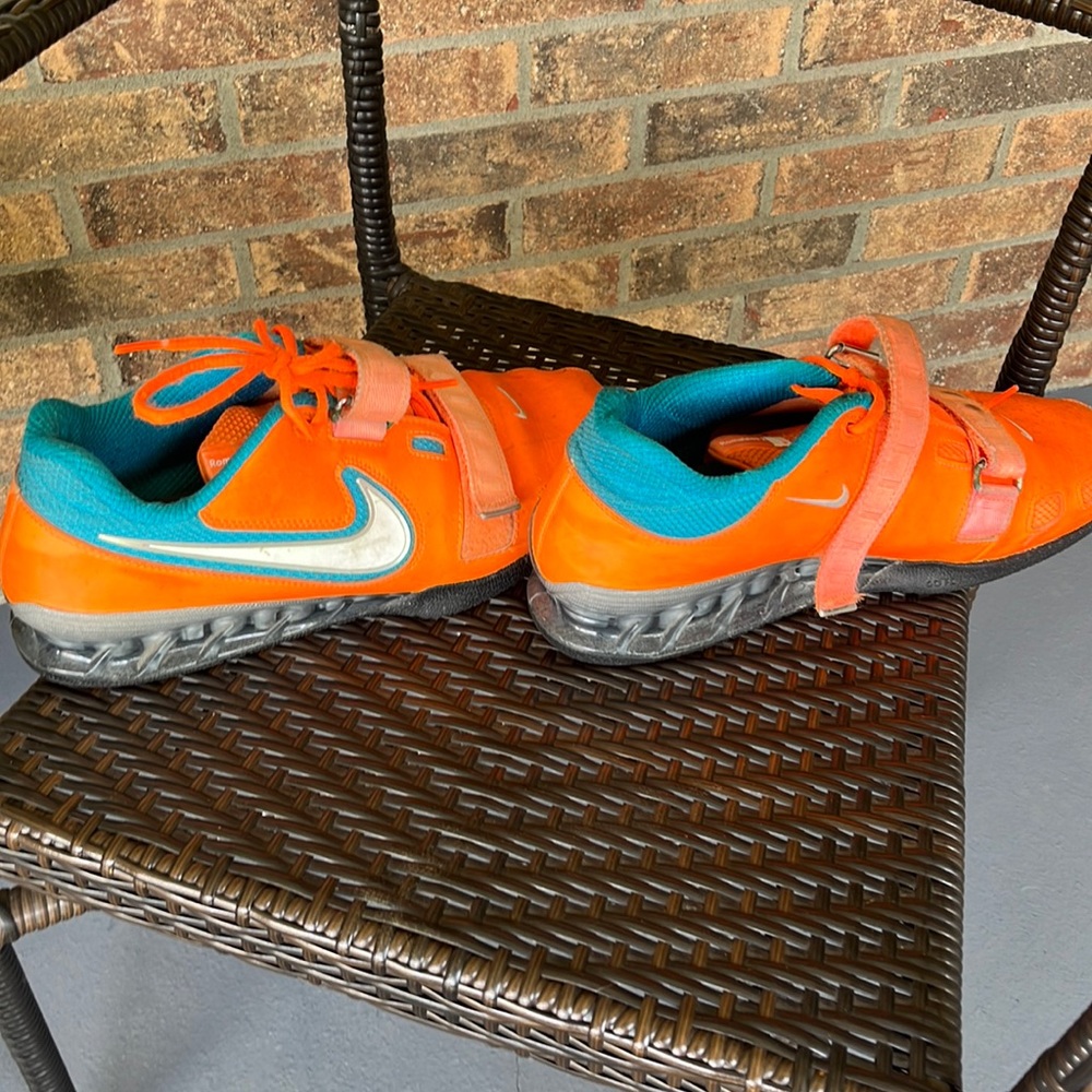 Orange Nike romelos 2